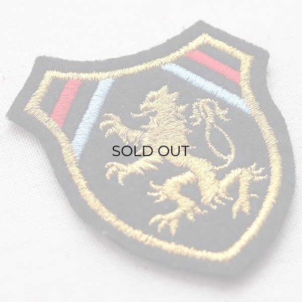 画像2: エンブレムワッペン Lion ライオン(レッド&ブルーライン) (2)