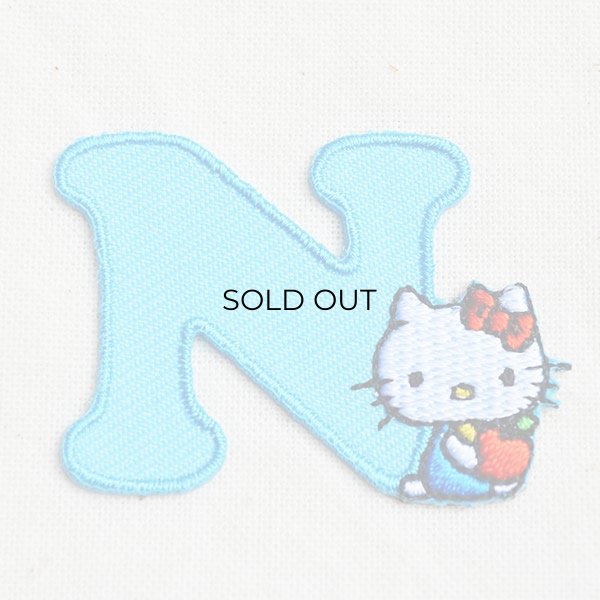 画像1: シールワッペン キティ アルファベット(N/ライトブルー) (1)