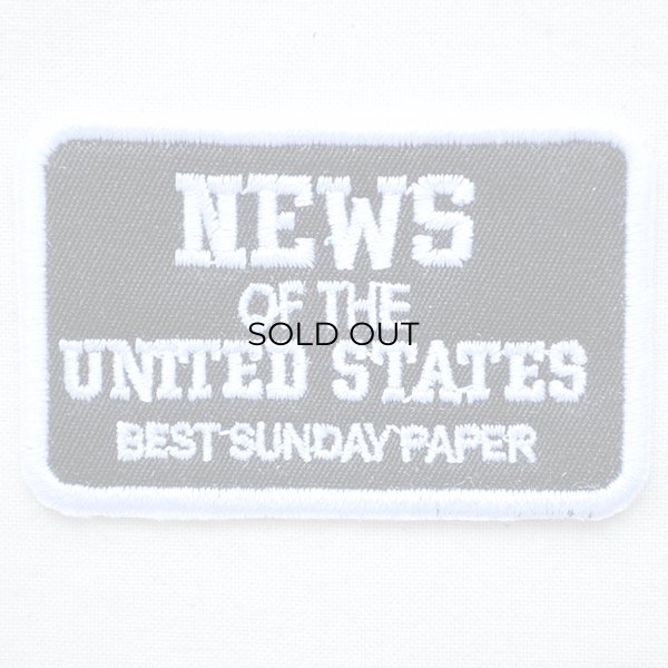 画像1: USAアドバタイジングワッペン NEWS OF THE UNITED STATES ブラック&ホワイト (1)