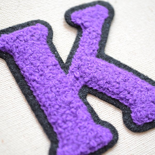 画像2: アルファベットワッペン K 刺繍 シール アイロン イニシャル 入園 入学 (2)