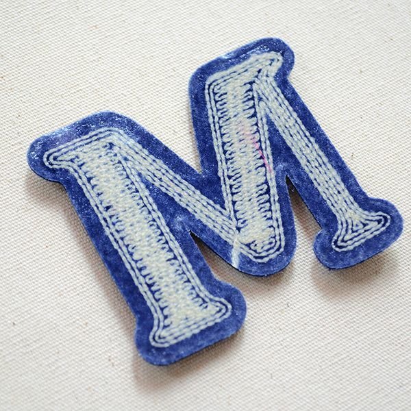 画像3: アルファベットワッペン M 刺繍 シール アイロン イニシャル 入園 入学 (3)