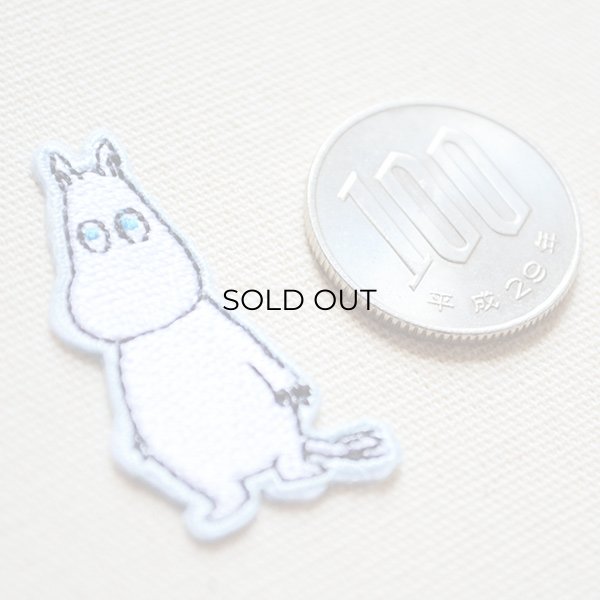 画像2: ムーミン ワッペン（立ち姿）2WAY シール・アイロン両用 刺繍 キャラクター アップリケ 北欧 グッズ ミニ 入園 入学 準備 M01Y2518 (2)