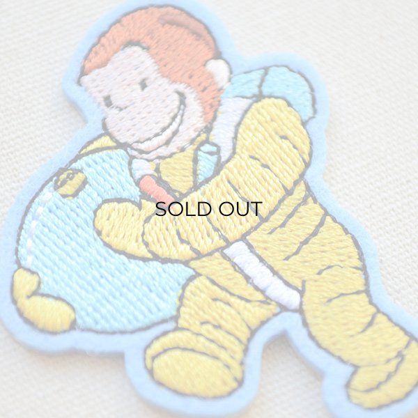 画像2: ワッペン おさるのジョージ アストロノーツ S アイロン シール おしゃれ 大人 (2)