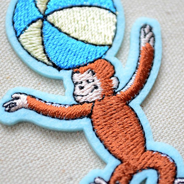 画像2: ワッペン おさるのジョージ ボール S アイロン シール おしゃれ 大人 U01Y2586 (2)