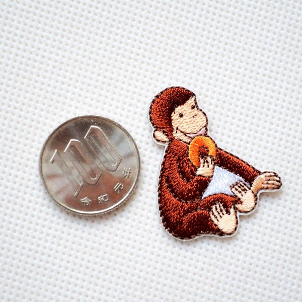 画像2: ワッペン おさるのジョージ ドーナッツ ミニ アイロン シール おしゃれ 大人 U01Y2573 (2)