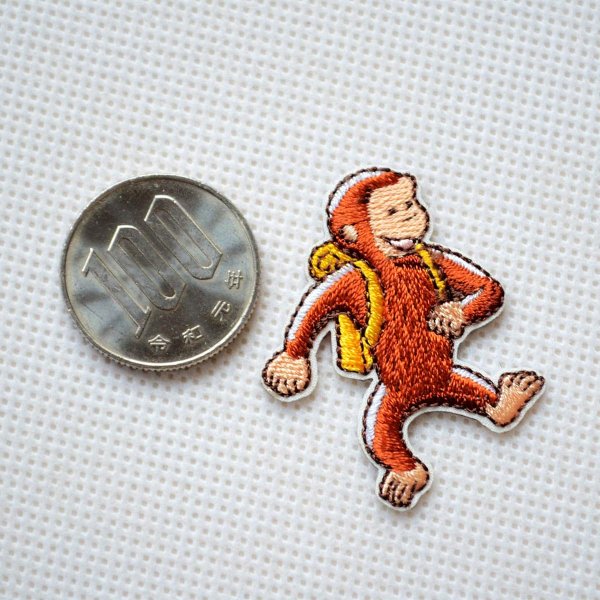 画像2: ワッペン おさるのジョージ ハイキング ミニ アイロン シール おしゃれ 大人 U01Y2575 (2)