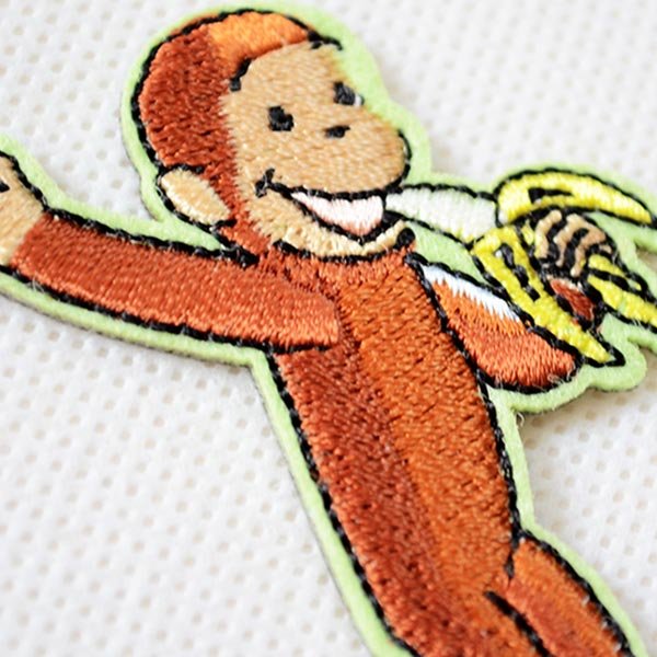 画像2: ワッペン おさるのジョージ バンザイバナナ アイロン シール おしゃれ 大人 U01Y2582 (2)