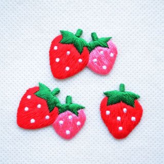 familiar 赤いイチゴ刺繍トップス　80 特大サイズ イチゴ_Aワッペン / いちごワッペン : 子ども服と