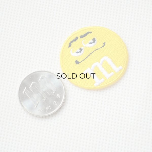 画像2: ミニワッペン M&M's エムアンドエムズ チョコレート(イエロー) (S)ラウンド (2)