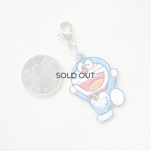 画像2: ミニチャーム ドラえもん(バンザイ) (2)