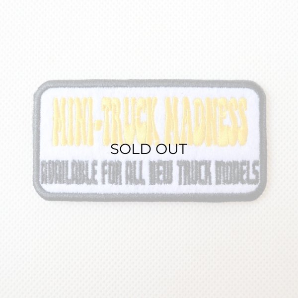 画像1: USAアドバタイジングワッペン MINI-TRUCK MADNESS ホワイト＆ブラック (1)