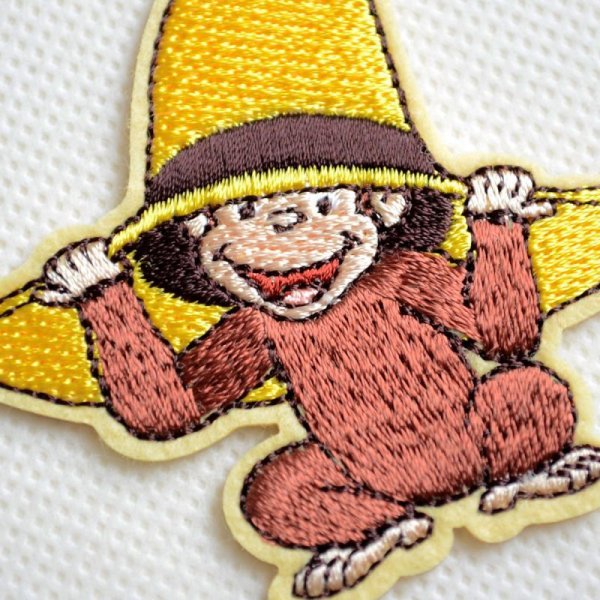 画像2: ワッペン おさるのジョージ 黄色 帽子 アイロン シール おしゃれ 大人 (2)