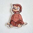 画像1: ワッペン おさるのジョージ 足組み CGTV ミニ アイロン シール おしゃれ 大人 (1)