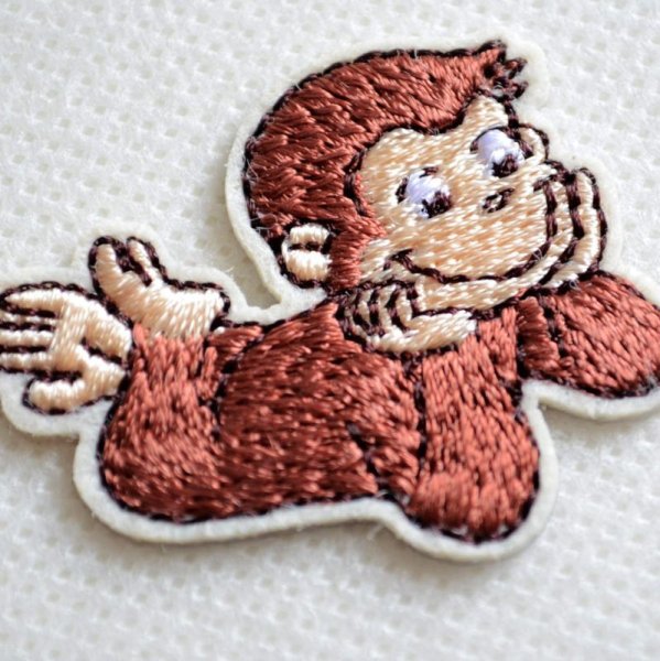 画像2: ワッペン おさるのジョージ 寝そべり CGTV ミニ アイロン シール おしゃれ 大人 (2)