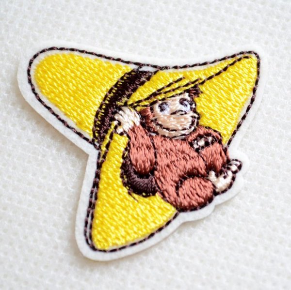 画像2: ワッペン おさるのジョージ 黄色 帽子 CGTV ミニ アイロン シール おしゃれ 大人 (2)