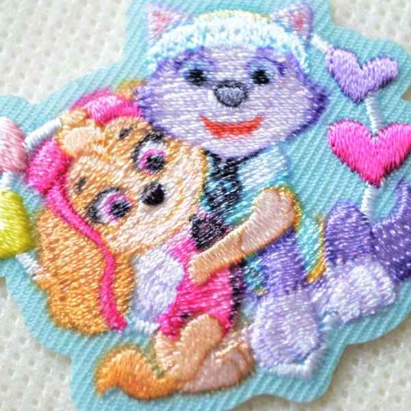 画像2: ワッペン パウパトロール スカイ & エベレスト ハート アイロン シール おしゃれ 大人 (2)