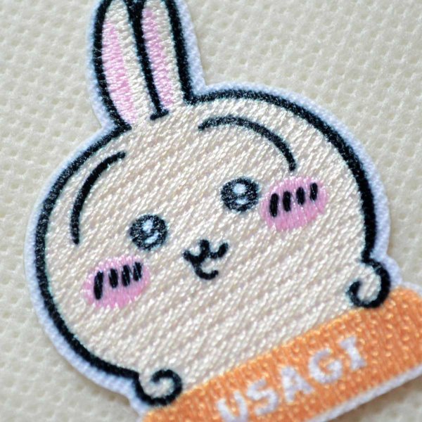 画像2: ちいかわ ワッペン うさぎ お名前 アルファベット 刺繍 アイロン・シール両用タイプ｜入園・通園グッズにおすすめ♪ (2)