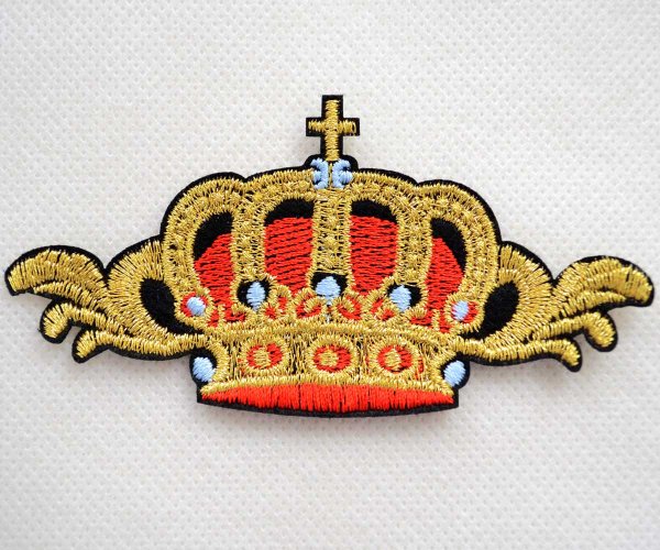 画像1: 高級感 クラウン 刺繍 ワッペン おしゃれファッションアクセント アイロン接着OK 大きめ (1)