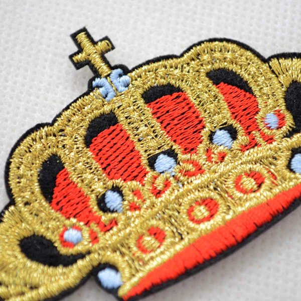 画像2: 高級感 クラウン 刺繍 ワッペン おしゃれファッションアクセント アイロン接着OK 大きめ (2)