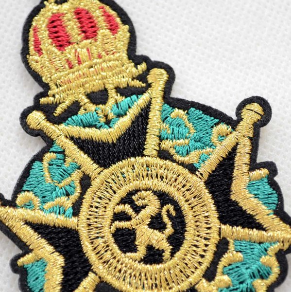 画像2: 勲章モチーフ 刺繍 エンブレム ワッペン ヨーロピアン風デザイン ジャケットに映える アイロン接着OK 大きめ (2)