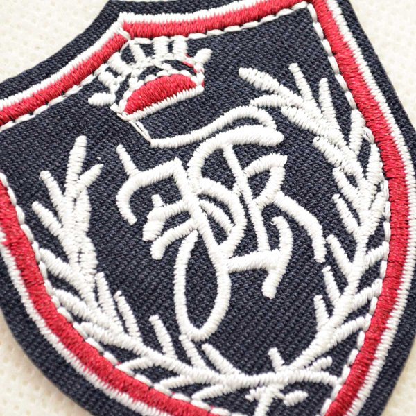 画像2: アイロン接着 シールド型 エンブレム ワッペン 王冠 & 月桂樹 デザイン (2)