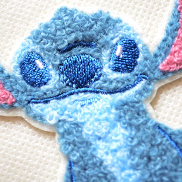 画像2: ディズニー スティッチ おすわり サガラ刺繍 ワッペン アップリケ アイロン接着 シール対応 手芸 ハンドメイド キャラクターグッズラ アイロン シール おしゃれ 大人 (2)