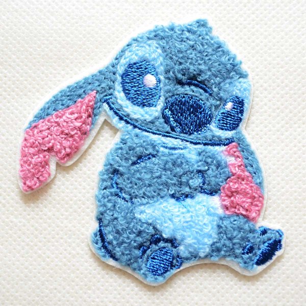 画像1: ディズニー スティッチ たれ耳 サガラ刺繍 ワッペン アップリケ アイロン接着 シール対応 手芸 ハンドメイド キャラクターグッズラ アイロン シール おしゃれ 大人 (1)