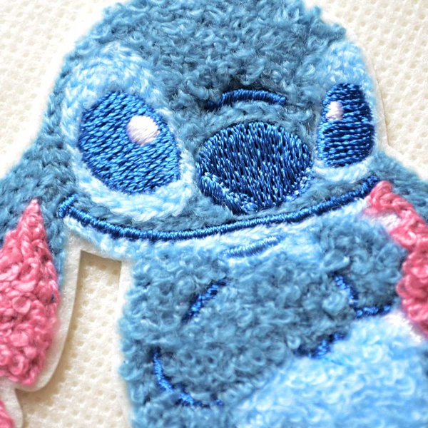 画像2: ディズニー スティッチ たれ耳 サガラ刺繍 ワッペン アップリケ アイロン接着 シール対応 手芸 ハンドメイド キャラクターグッズラ アイロン シール おしゃれ 大人 (2)