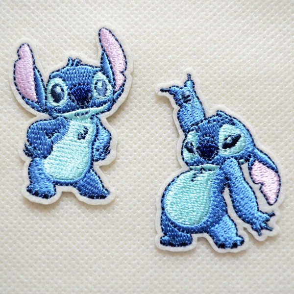 画像1: ディズニー スティッチ ポーズ 2枚セット 刺繍 ワッペン アップリケ アイロン接着 シール対応 手芸 ハンドメイド キャラクターグッズラ アイロン シール おしゃれ 大人 (1)