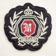 画像1: 王冠と月桂樹の刺繍ワッペン Mロゴ入り アイロン接着タイプ (1)