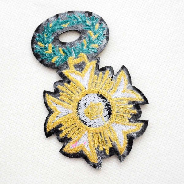 画像3: 王冠 勲章モチーフ ワッペン 金糸 刺繍 エンブレム アイロン接着 糊あり 高級デザイン (3)