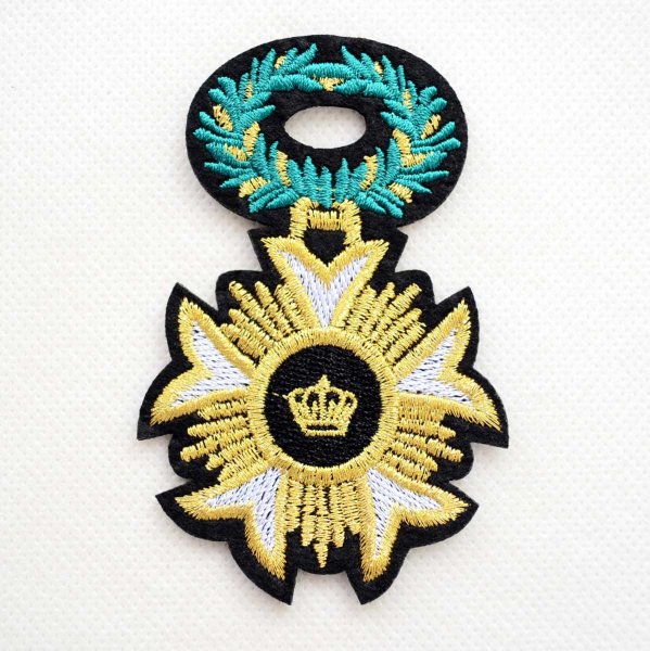 画像1: 王冠 勲章モチーフ ワッペン 金糸 刺繍 エンブレム アイロン接着 糊あり 高級デザイン (1)