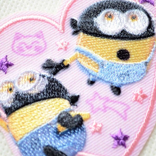 画像2: 怪盗グルーのミニオン超変身 ミニオンズ ハート型 ワッペン 刺繍 シール＆アイロン 2WAY キャラクターグッズ (2)