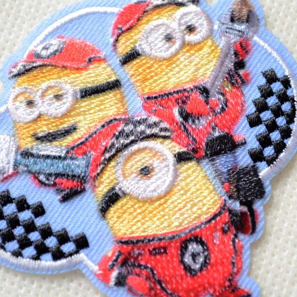 画像2: 怪盗グルーのミニオン超変身 ミニオンズ トリオ ワッペン 刺繍 シール＆アイロン 2WAY キャラクターグッズ (2)
