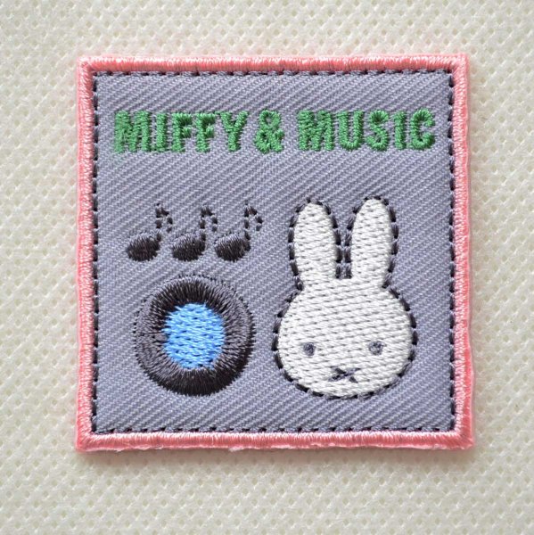画像1: ミッフィー ワッペン セット 刺繍 シール＆アイロン 2WAY MIFFY & MUSIC キャラクター グレー 四角 (1)
