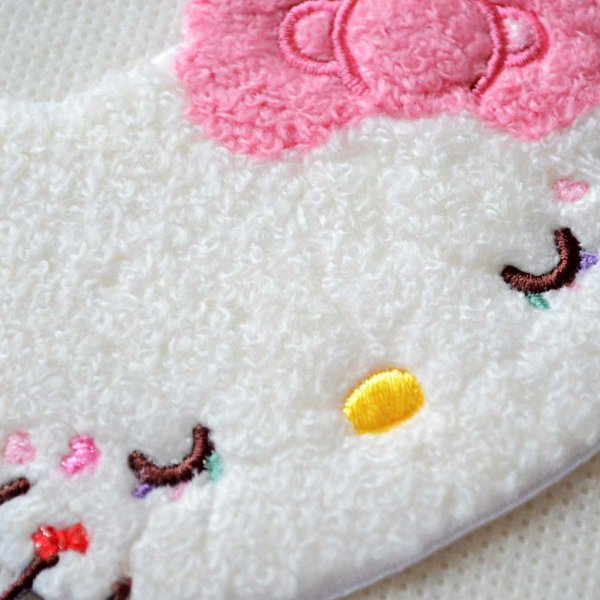 画像2: ハローキティ 50周年記念 2WAYワッペン（おやすみ/目閉じ）シール・アイロン両用 サガラ刺繍 サンリオ グッズ (2)