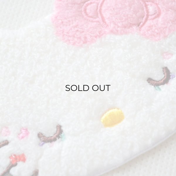 画像2: ハローキティ 50周年記念 2WAYワッペン（おやすみ/目閉じ）シール・アイロン両用 サガラ刺繍 サンリオ グッズ (2)