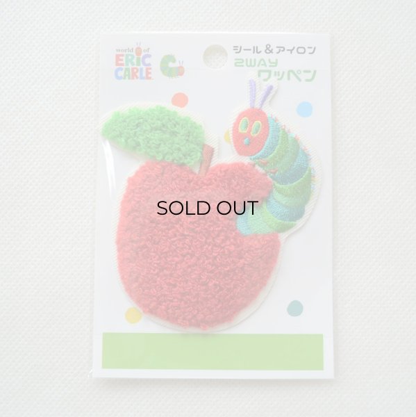 画像3: はらぺこあおむし 2WAYワッペン（りんご）サガラ刺繍 シール・アイロン両用 エリック・カール アップリケ 入園 入学 準備 キャラクター グッズ (3)