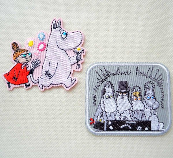 画像4: ムーミン ワッペン（ムーミン一家 集合）2WAY シール・アイロン両用 刺繍 キャラクター アップリケ パパ ママ スノークのおじょうさん 北欧 (4)