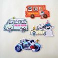 画像4: スヌーピー ワッペン バス型（水色）ROAD TRIP 2WAY シール・アイロン両用 刺繍 ピーナッツ アップリケ 乗り物 車 かわいい (4)
