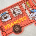 画像2: スヌーピー ワッペン バス型 2WAY シール・アイロン両用 刺繍 キャラクター アップリケ ピーナッツ 入園 入学 準備 (2)