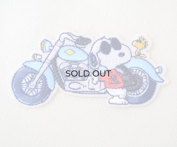 画像1: スヌーピー ワッペン 刺繍 2WAY（シール・アイロン両用） ピーナッツ バイク オートバイ ウッドストック キャラクター アップリケ グッズ (1)