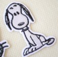 画像3: スヌーピー ワッペン ファーロン 刺繍 シール・アイロン両用 2WAYワッペン（PEANUTS）2個入り キャラクター アップリケ 入園 入学 準備 手作り (3)