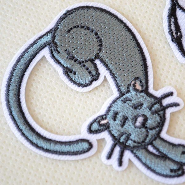 画像4: スヌーピー ワッペン ファーロン 刺繍 シール・アイロン両用 2WAYワッペン（PEANUTS）2個入り キャラクター アップリケ 入園 入学 準備 手作り (4)