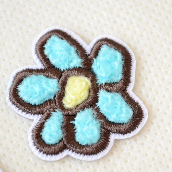 画像5: スヌーピー ワッペン お花 刺繍 シール・アイロン両用 2WAYワッペン（PEANUTS）3個入り フラワー キャラクター アップリケ 女の子 入園 入学 (5)