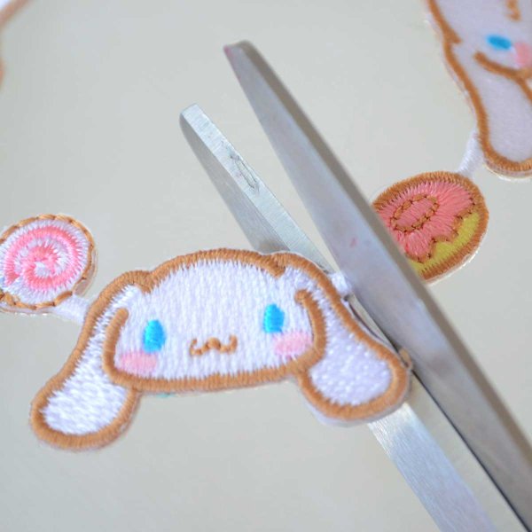 画像3: サンリオ シナモロール ラインワッペン 襟元 デコシール ＆ アイロン接着 両用 2WAY アップリケ 幼稚園 保育園 入園準備 女の子 刺繍 スイーツ ドーナツ (3)