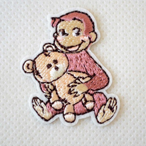 画像1: おさるのジョージ 2WAYワッペン（くまを抱っこ/ティミー）シール・アイロン両用 キャラクター アップリケ 入園 入学 グッズ (1)