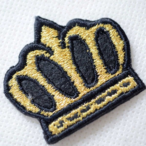 画像3: ワッペン アイロン 刺繍 王冠 クラウン ダイカット 型抜き 金糸 ゴールド 黒 おしゃれ かっこいい アップリケ ハンドメイド リメイク【メール便可】 (3)