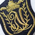 画像3: イニシャル ワッペン アルファベット N エンブレム型 ゴールド刺繍 黒 アイロン接着 アップリケ ブザー (3)