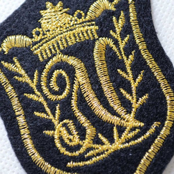 画像3: イニシャル ワッペン アルファベット N エンブレム型 ゴールド刺繍 黒 アイロン接着 アップリケ ブザー (3)